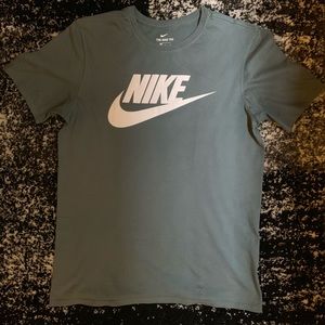 Men’s Nike T-Shirt - classic swoosh logo